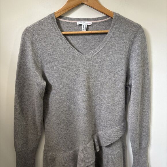 Isaac Mizrahi Women’s Cashmere Sweater XS Gray Long Sleeve Ruffled Pullover Cozy - Picture 8 of 8
